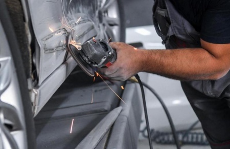 Pourquoi opter pour le d&eacute;bosselage sans peinture &agrave; Flassans-sur-Issole ?